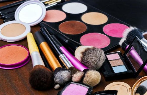 化妝品白癜風患者需謹慎，秋季治療白癜風優(yōu)勢顯著——蘭州中研完美拯救