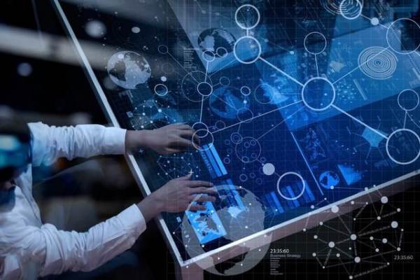 文科生轉(zhuǎn)戰(zhàn)計(jì)算機(jī)硬件開(kāi)發(fā) 機(jī)遇、挑戰(zhàn)與建議