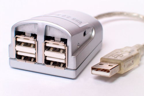 電腦硬盤(pán)數(shù)據(jù)線 電源線與數(shù)據(jù)線的區(qū)分方法